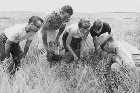 Picture of past geography students at the Geography Tri-State Field Seminar